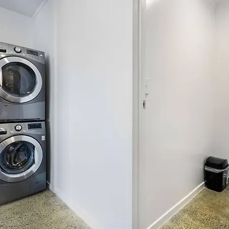 Awesome Designer 3Br Apt In The Heart Of Manukau
